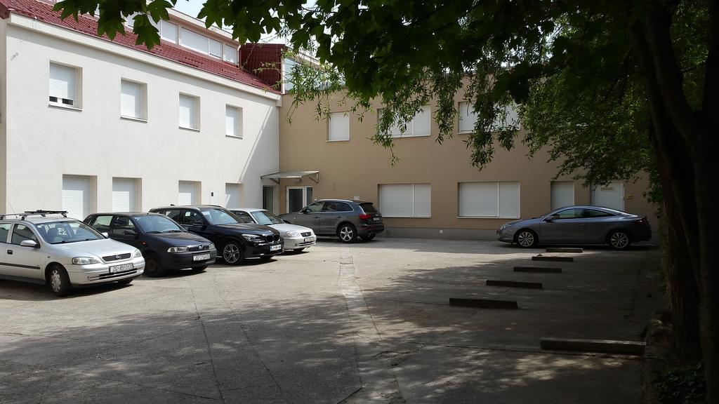 Horvat Apartment *